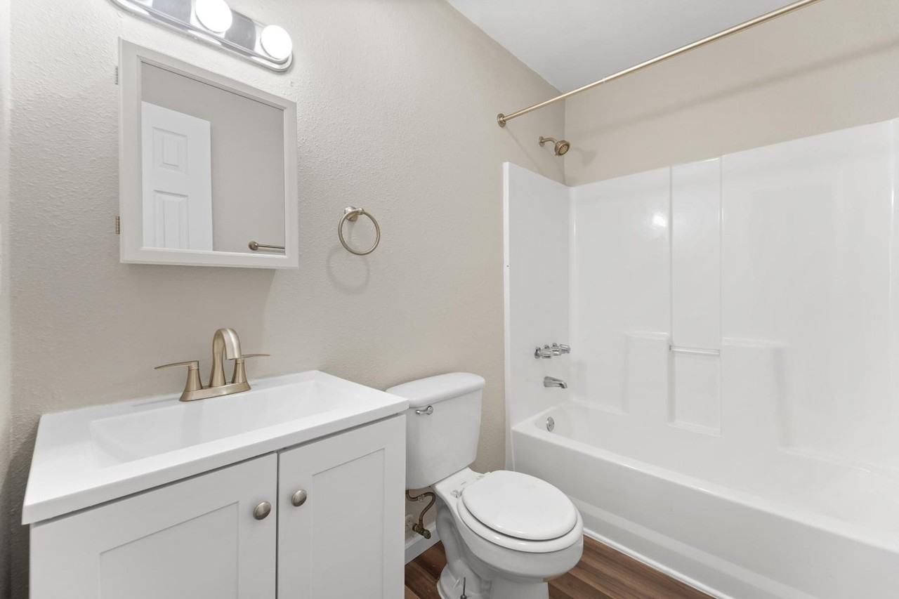 512 Hollyhock St - Photo 6 of 10