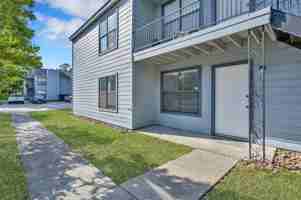 featured image of 900 Holly Dr