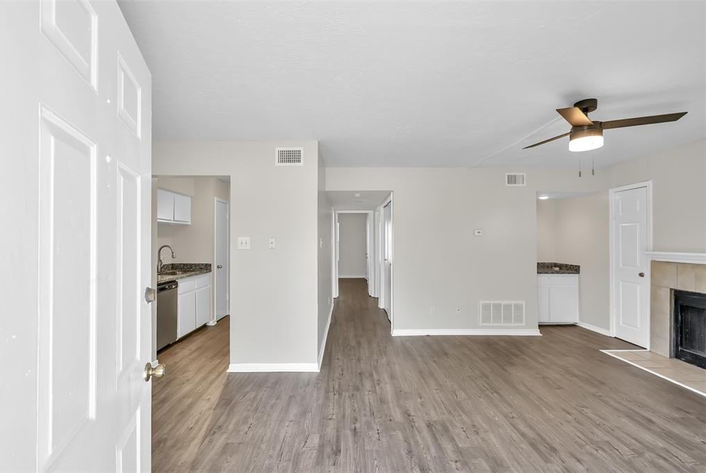 900 Holly Dr - Photo 3 of 10