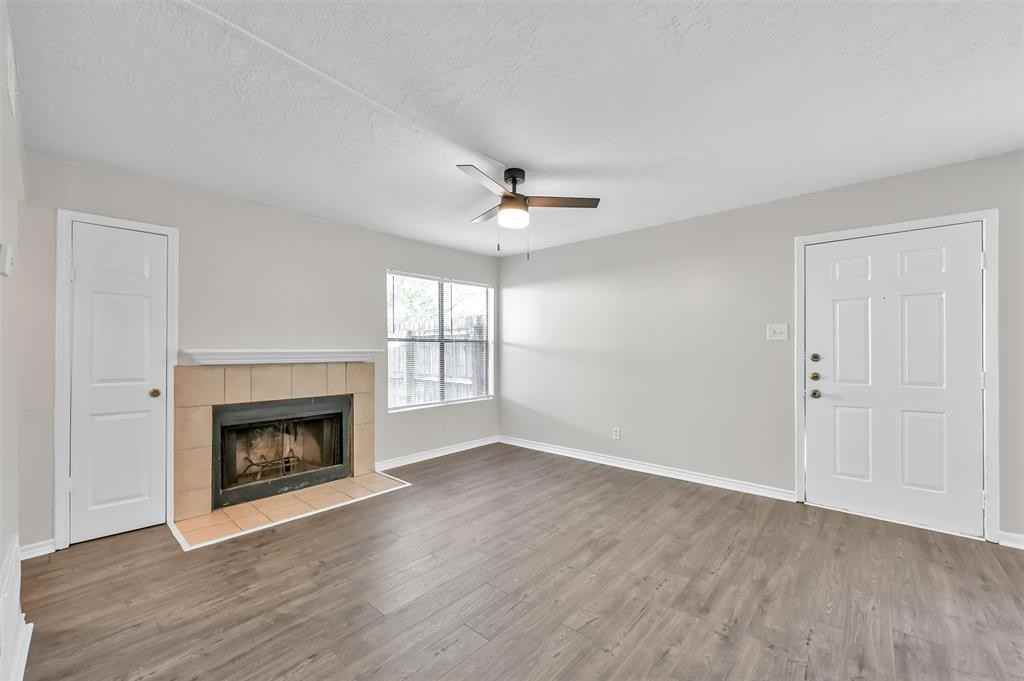 900 Holly Dr - Photo 4 of 10