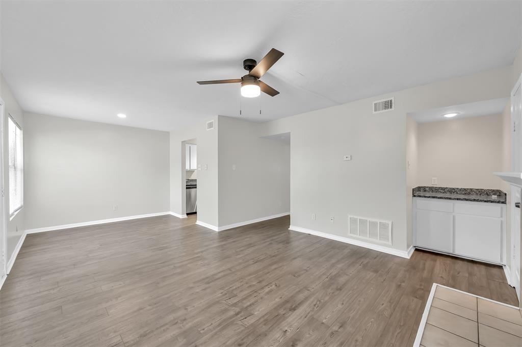 900 Holly Dr - Photo 6 of 10