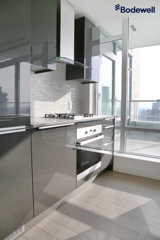 1283 Howe St - Photo 4 of 16
