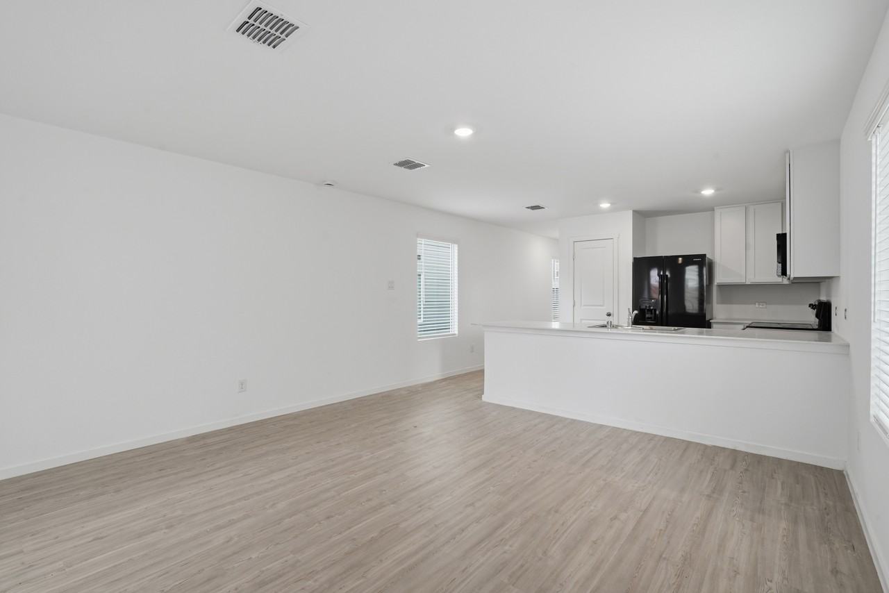 905 Blue Heron Dr #1 - Photo 5 of 30