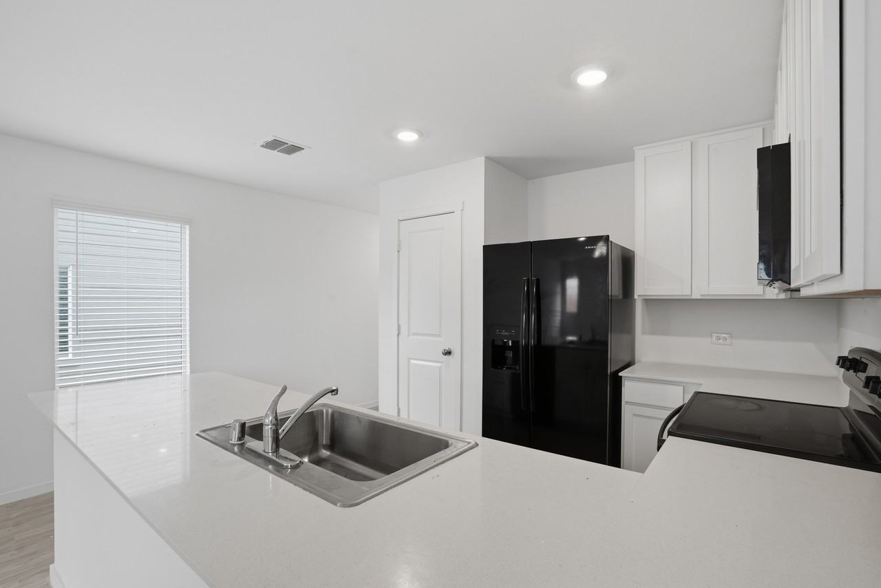 905 Blue Heron Dr #1 - Photo 7 of 30