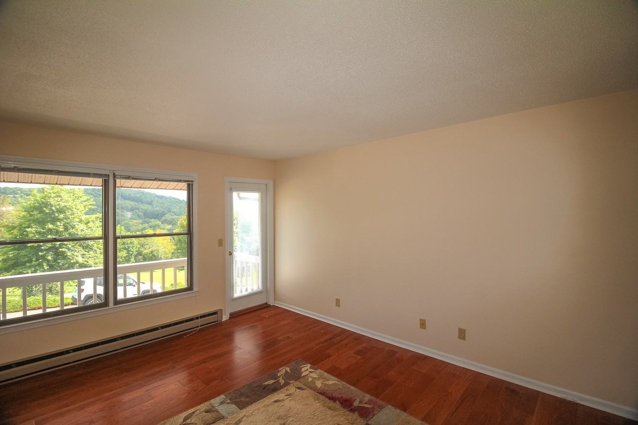 144 Heathstone Ct Unit B #1 - Photo 6 of 12