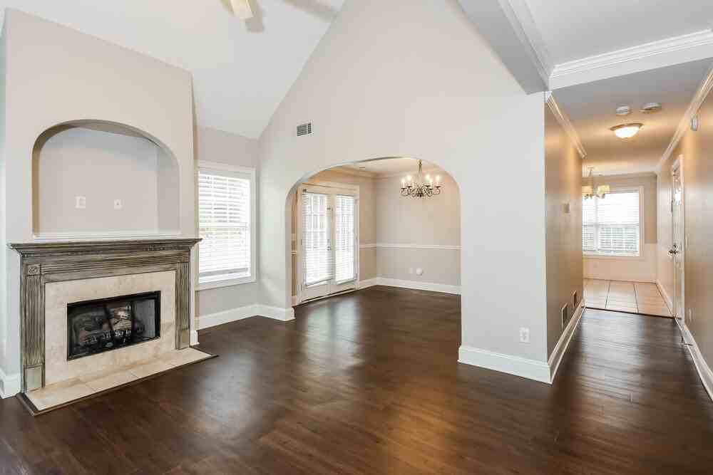 204 Providence Dr - Photo 4 of 17