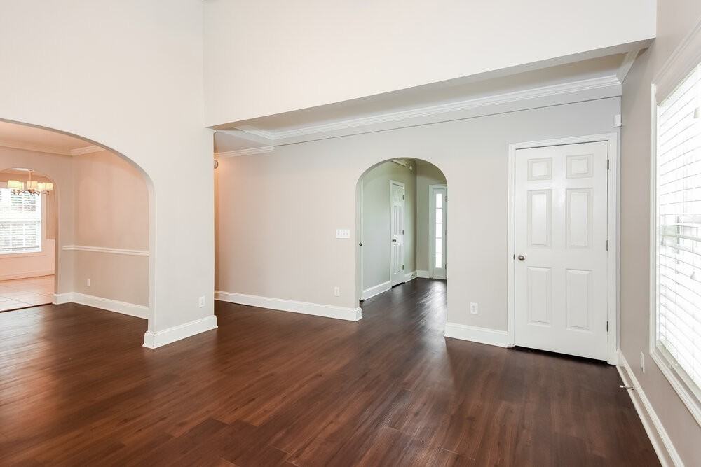 204 Providence Dr - Photo 5 of 17