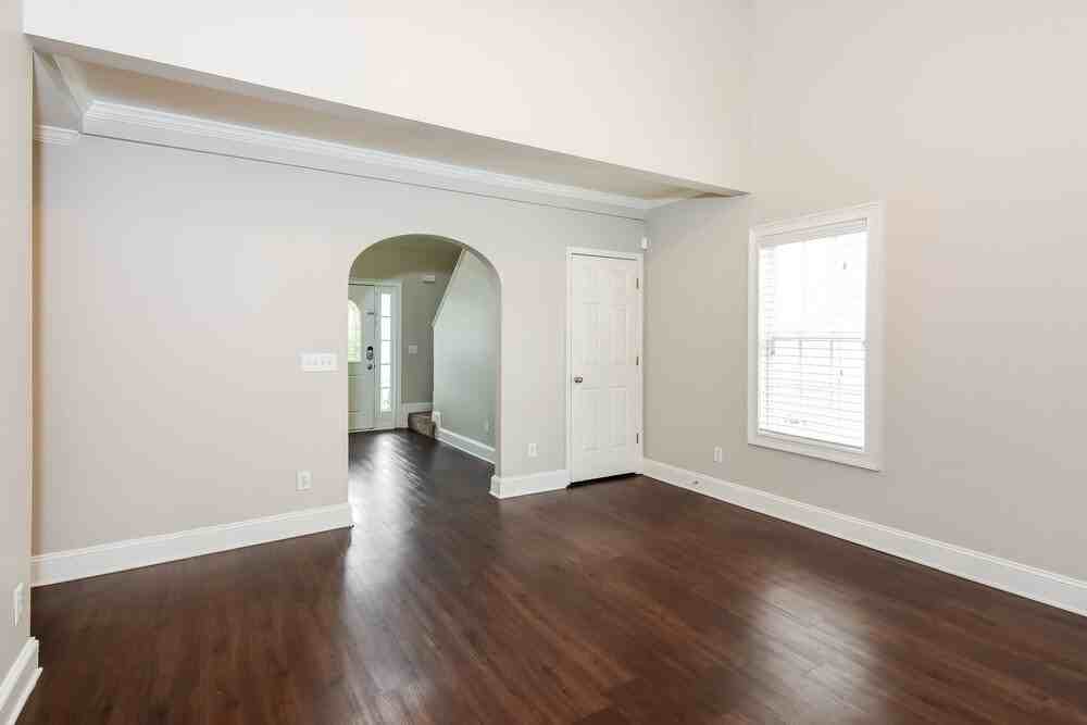 204 Providence Dr - Photo 6 of 17