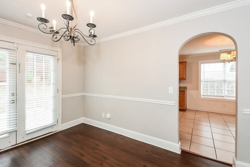 204 Providence Dr - Photo 7 of 17