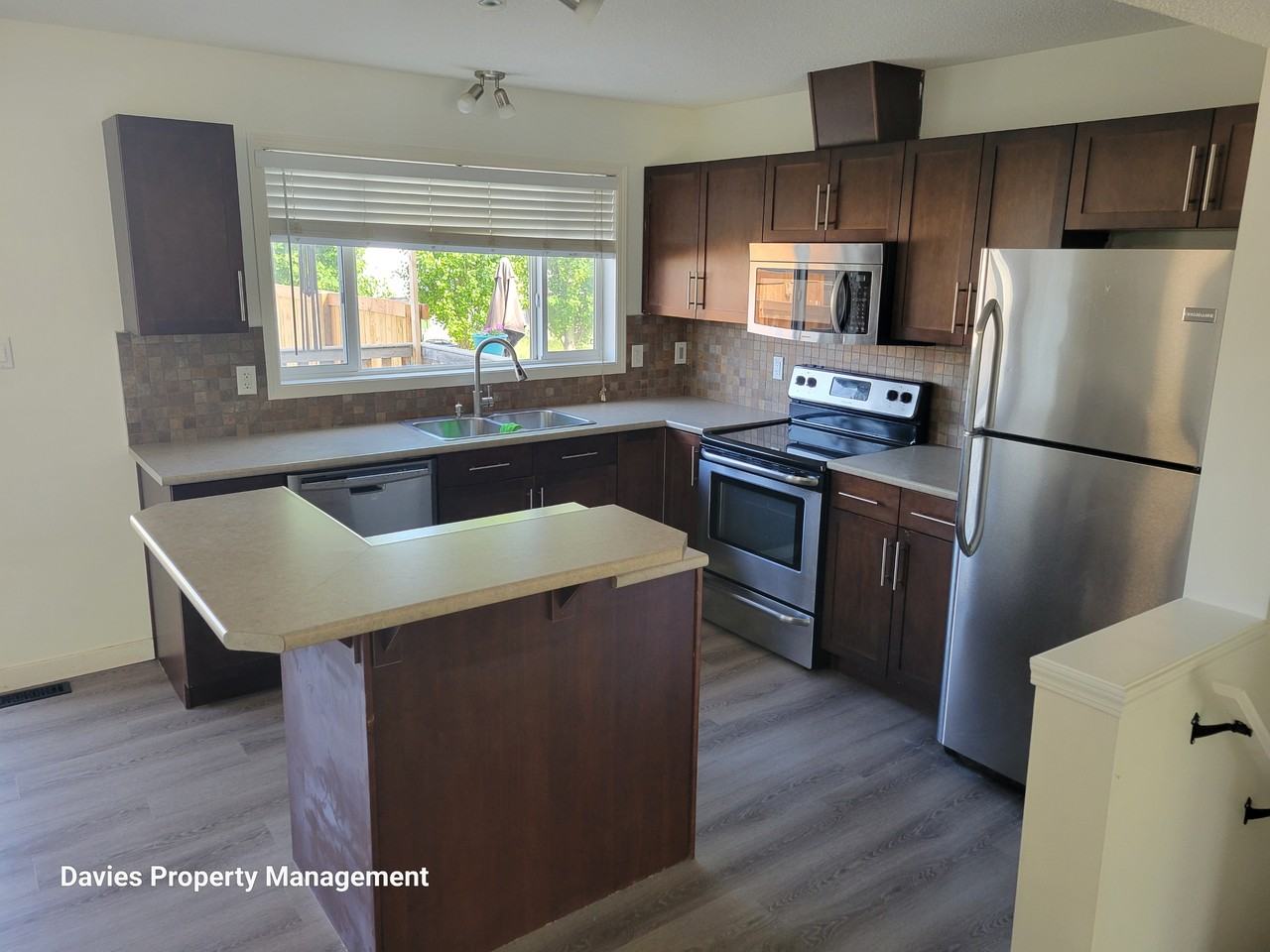 6041 214 St Nw - Photo 2 of 34