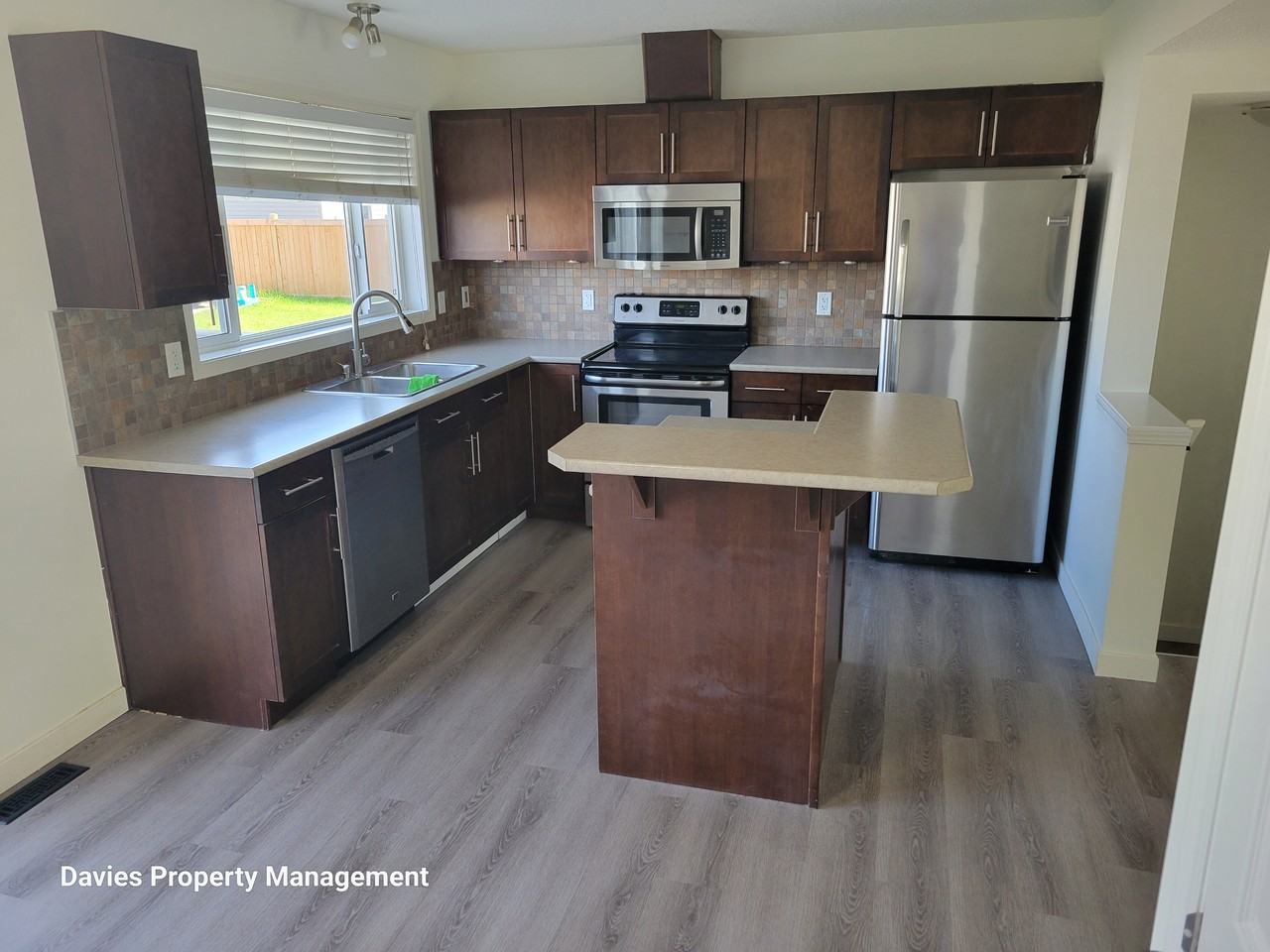 6041 214 St Nw - Photo 3 of 34