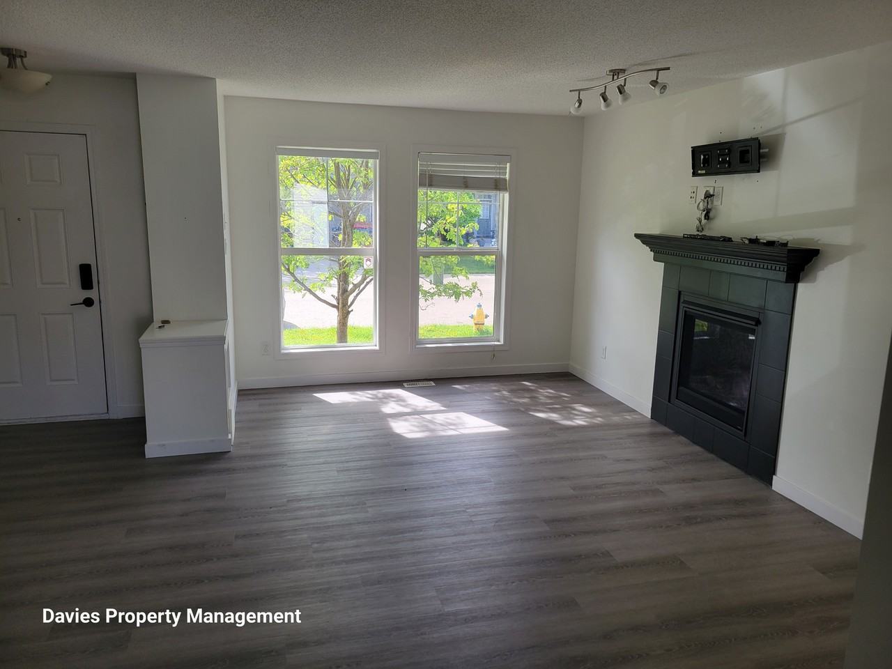 6041 214 St Nw - Photo 5 of 34