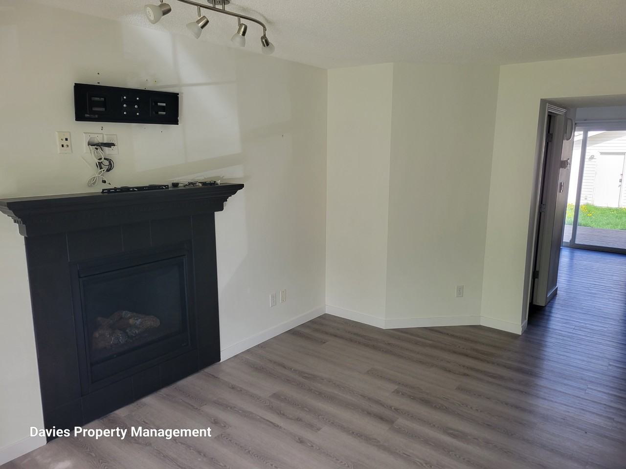 6041 214 St Nw - Photo 7 of 34