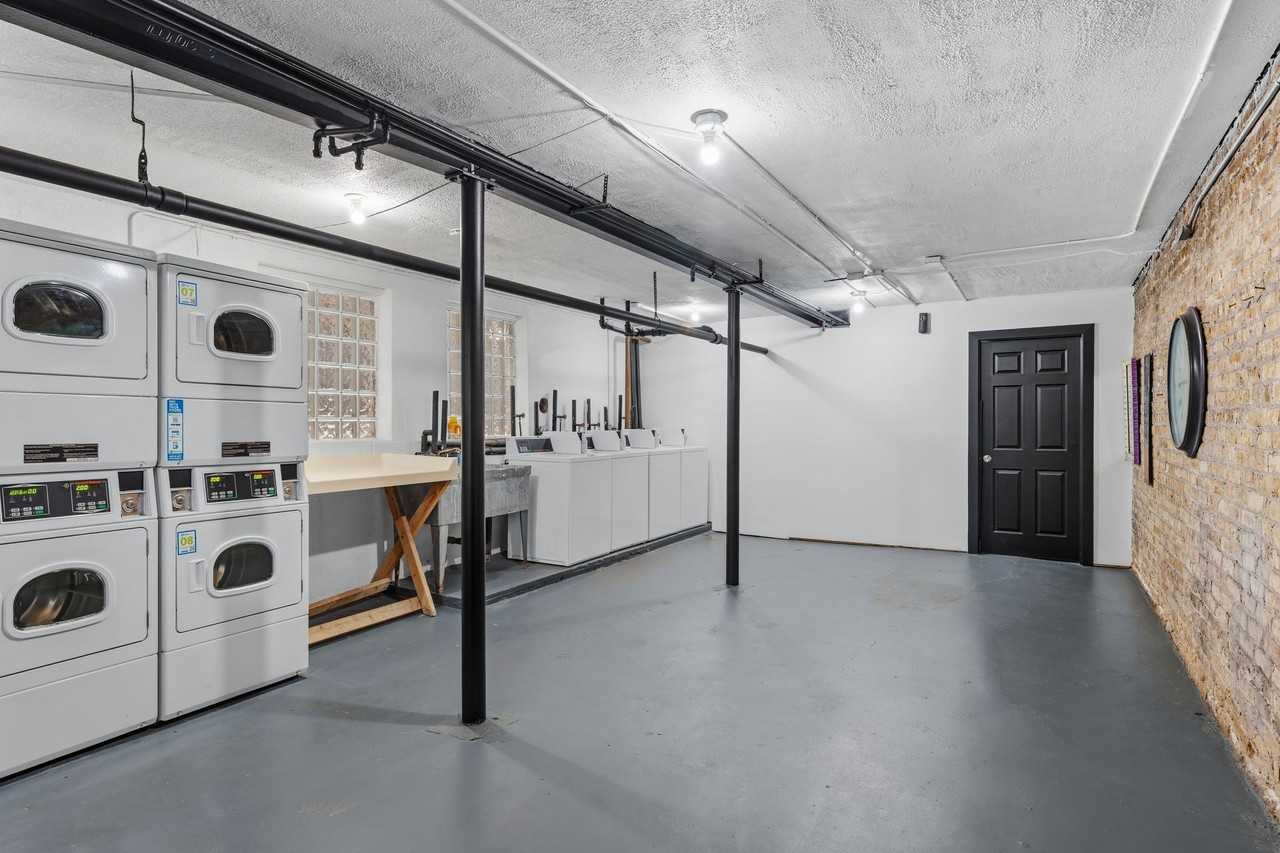 The Albany Park Place - Photo 2 of 29