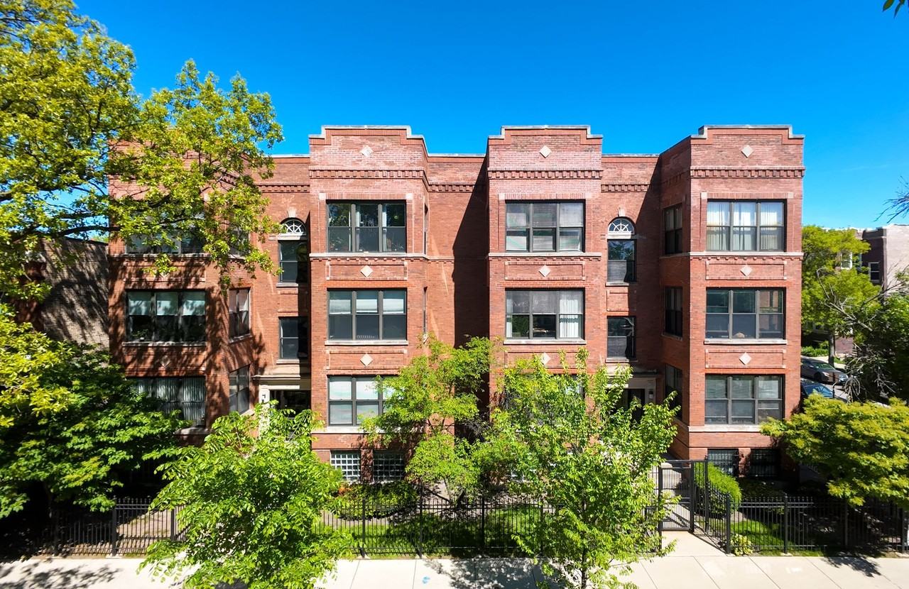 The Albany Park Place - Photo 3 of 29