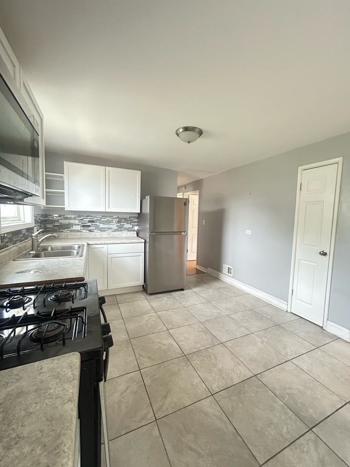 11514 S Elizabeth St #2 - Photo 2 of 12