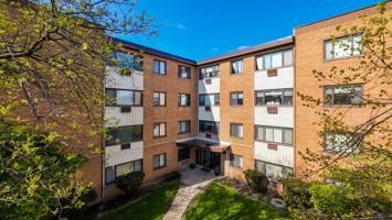 featured image of 6826 N Ridge Blvd