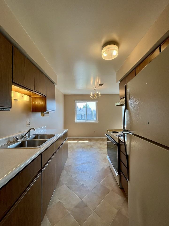 939 James Street12 #12 - Photo 2 of 11
