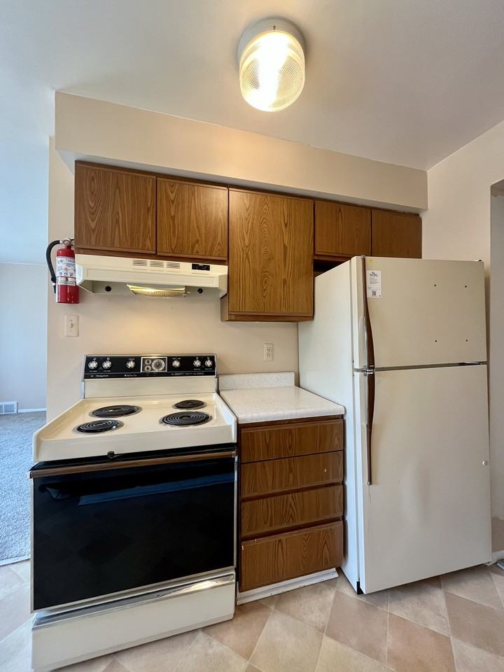 939 James Street12 #12 - Photo 4 of 11
