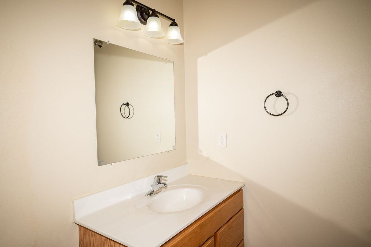 Berry Pointe Luxury Apartments - Photo 7 of 47