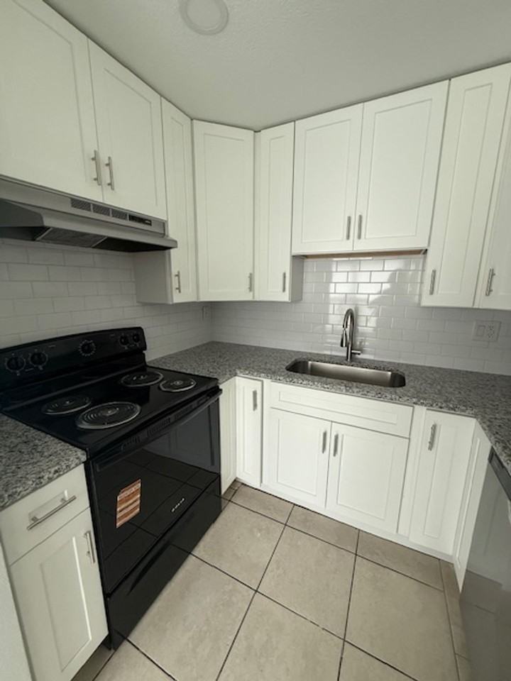 Pacifico Place Apartments - Photo 6 of 13