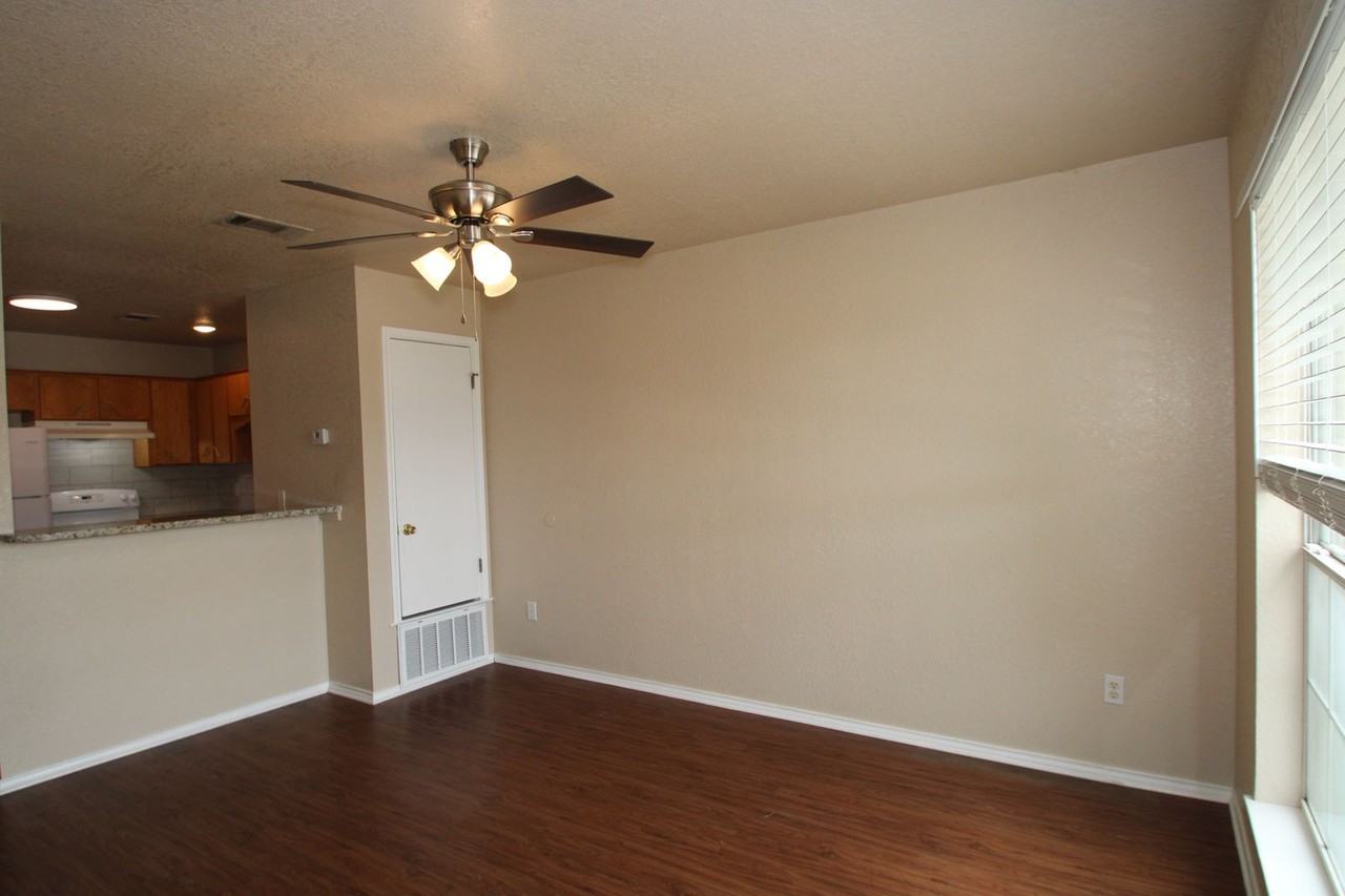 4206 Deek Dr Apt B - Photo 3 of 23
