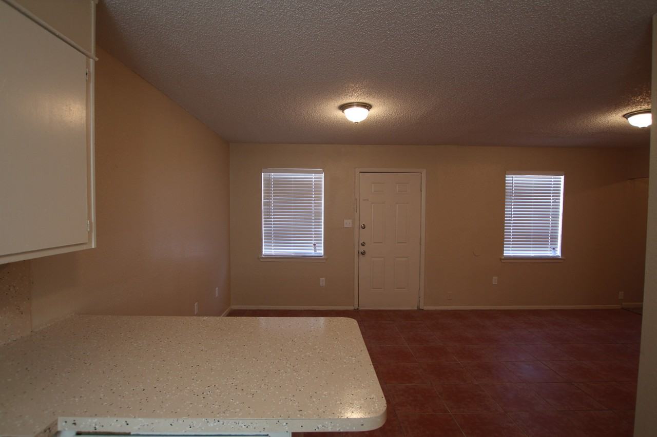 Ingram Court Apartments - Photo 5 of 32