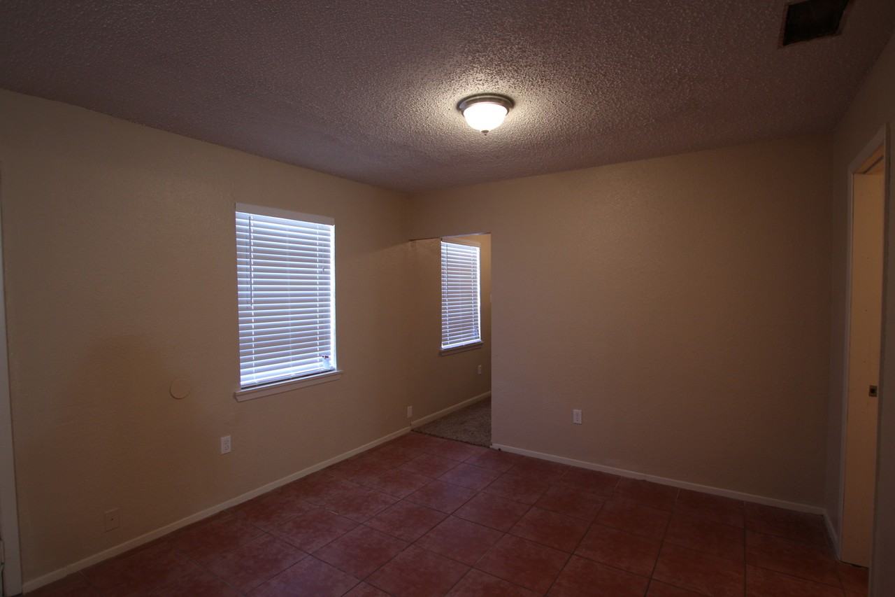 Ingram Court Apartments - Photo 6 of 32