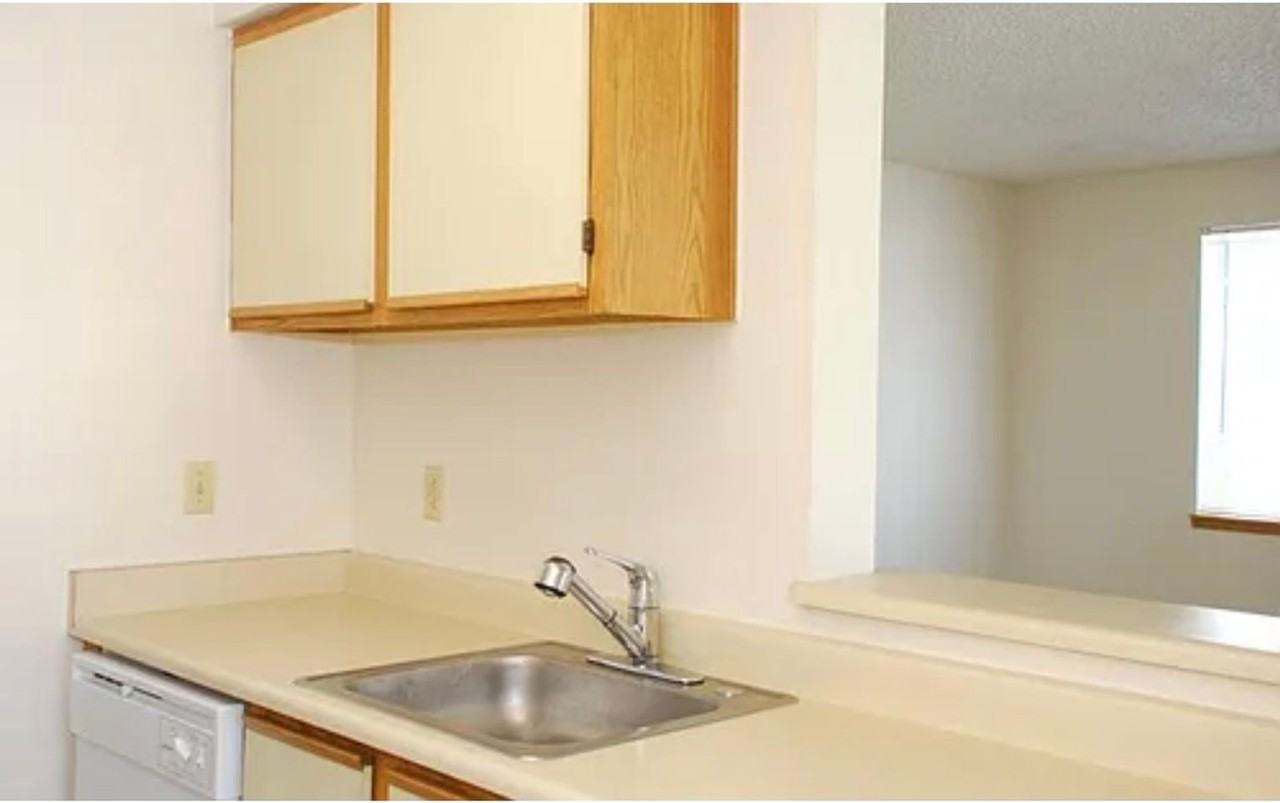 37th Street Apartments - Photo 3 of 8