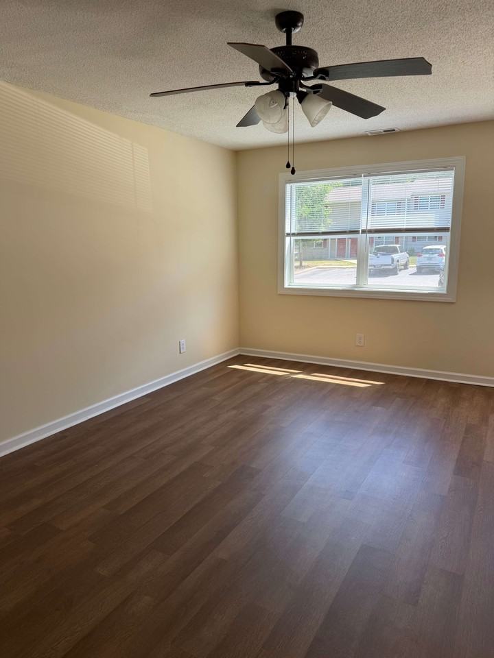 551 Cambridge Dr #551 - Photo 3 of 9