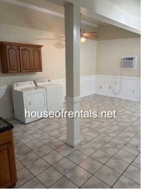 304 East College Street - 304 1/2 #304-1-2 - Photo 3 of 4