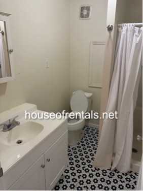 304 East College Street - 304 1/2 #304-1-2 - Photo 4 of 4