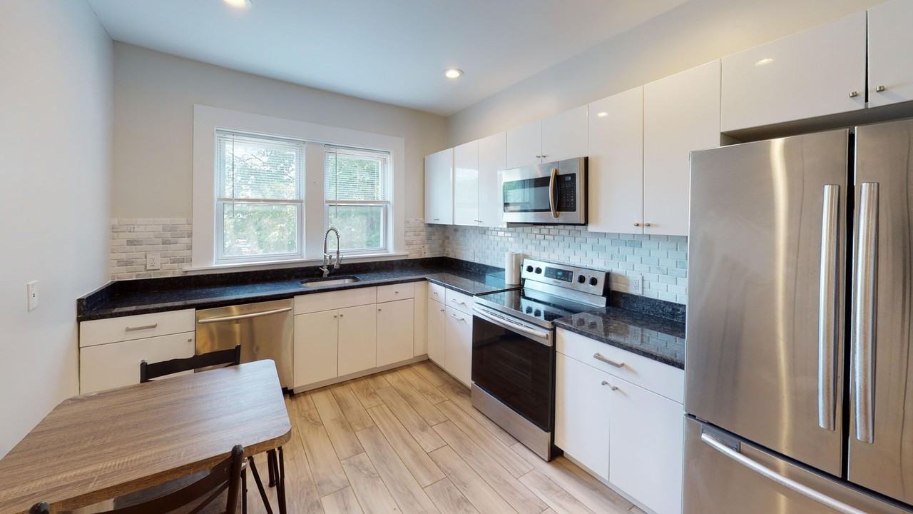 90 Bristol St - Photo 4 of 22