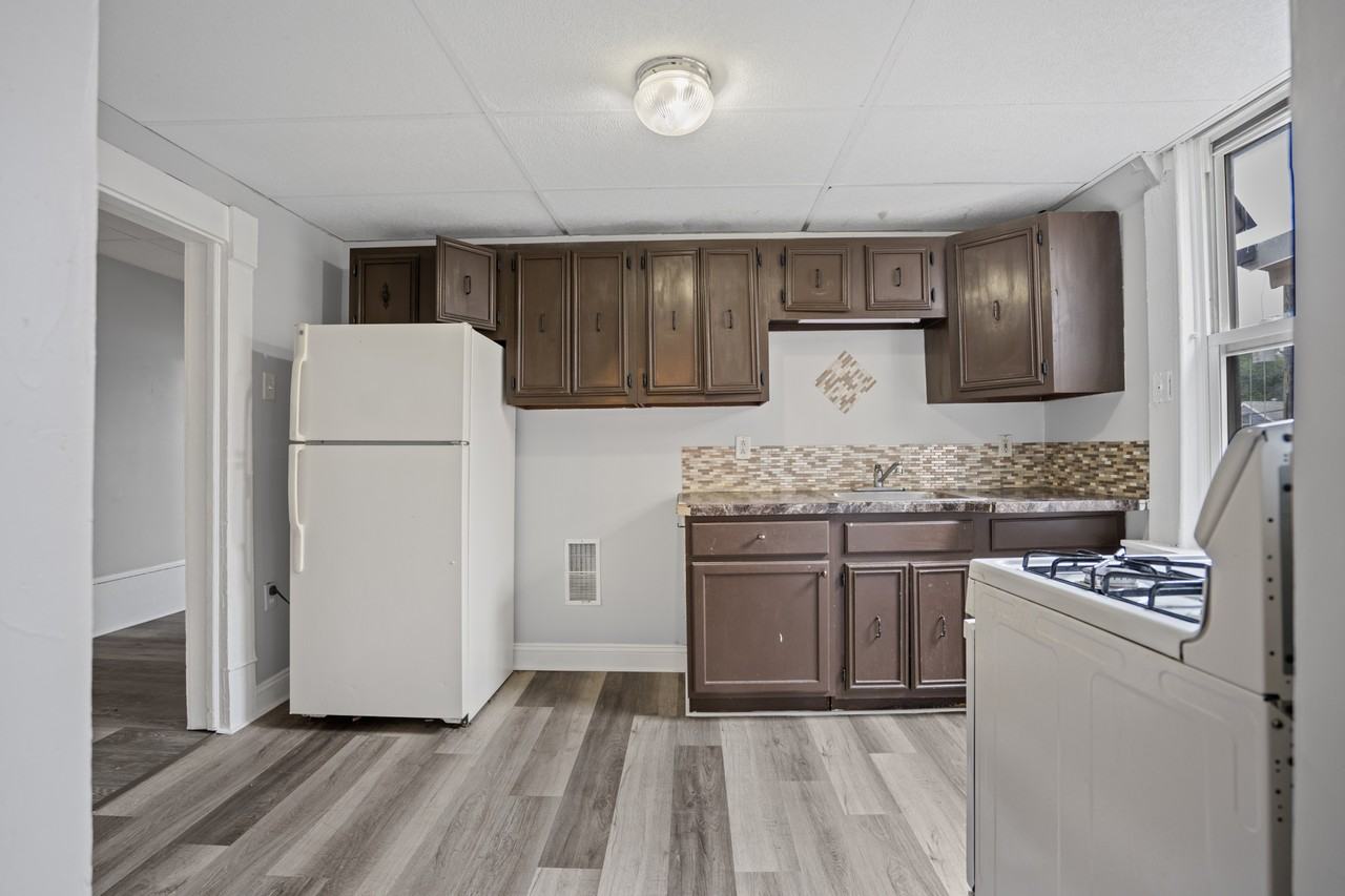 235 Monmouth St #2 - Photo 4 of 8