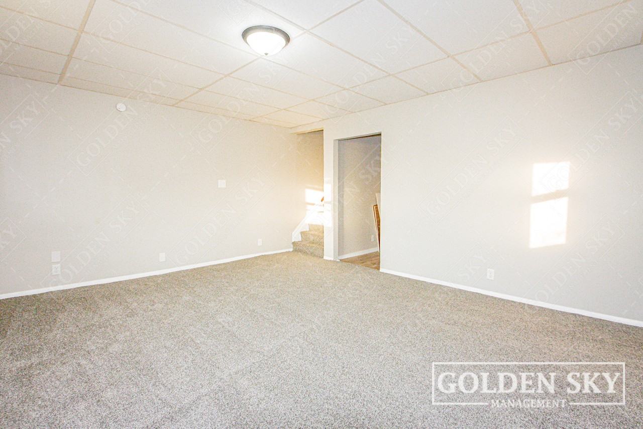 813 W Memorial Dr #1 - Photo 3 of 10