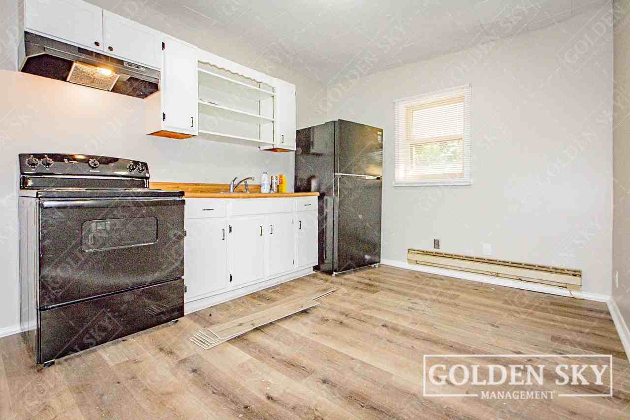 813 W Memorial Dr #1 - Photo 4 of 10