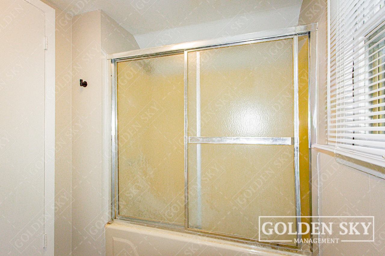 813 W Memorial Dr #1 - Photo 6 of 10