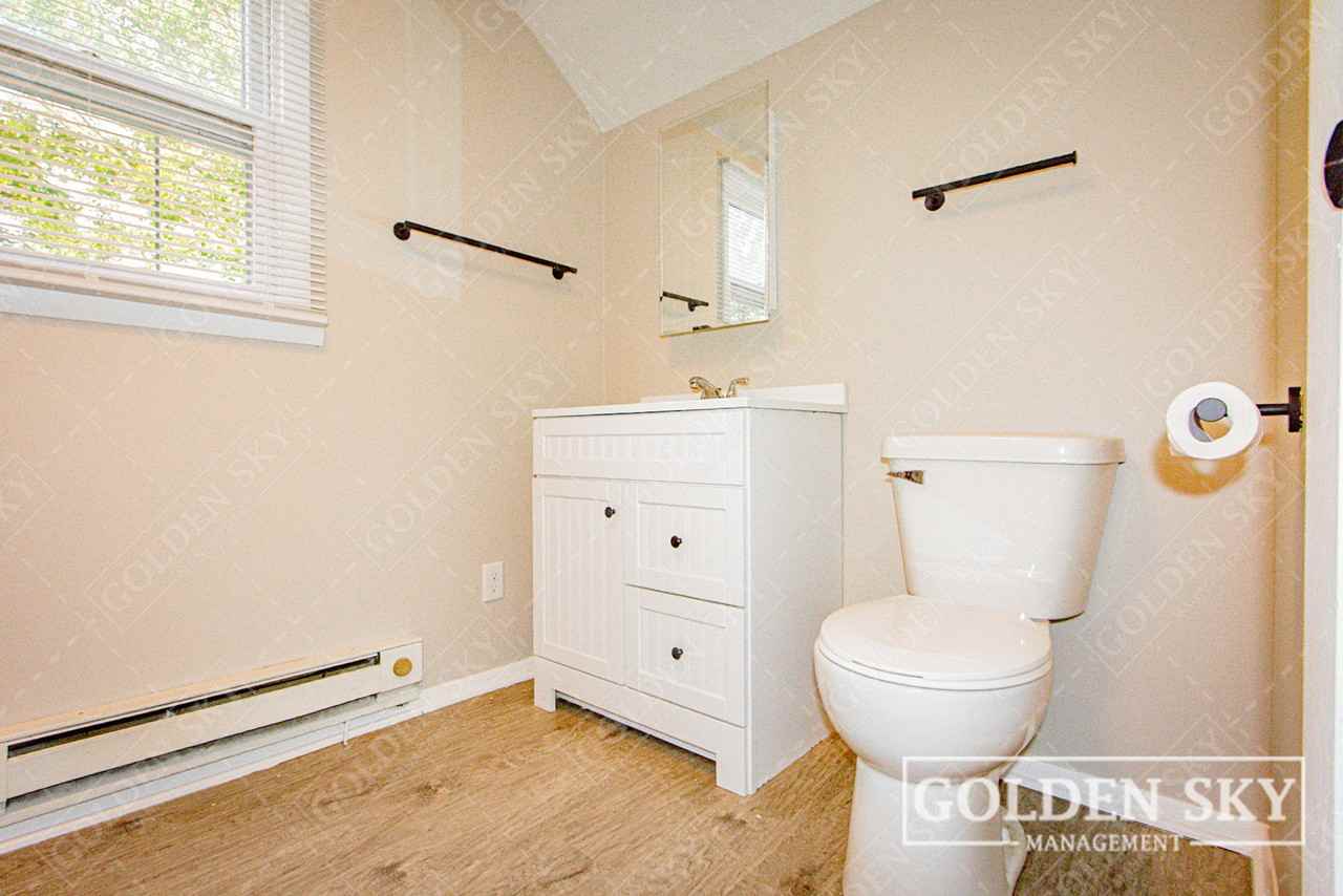 813 W Memorial Dr #1 - Photo 7 of 10