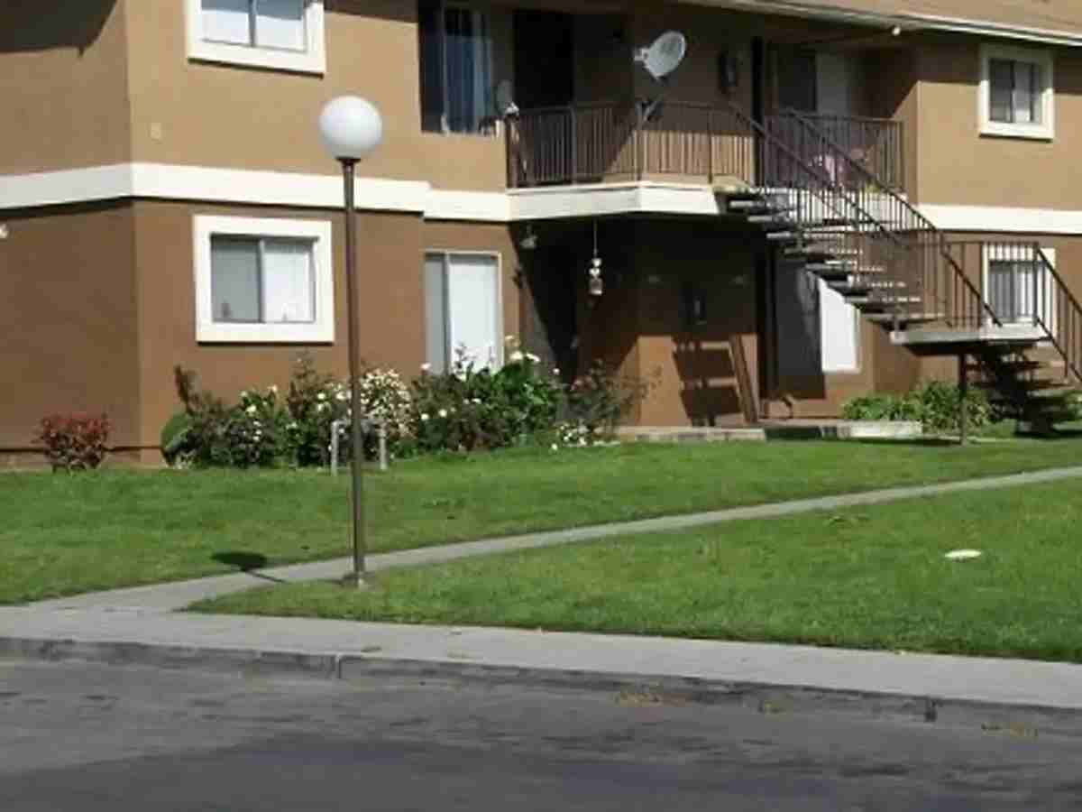 2122 Chestnut St - Photo 5 of 14