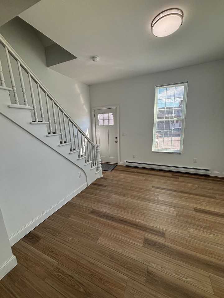 20 Wallace Ct #1 - Photo 2 of 23