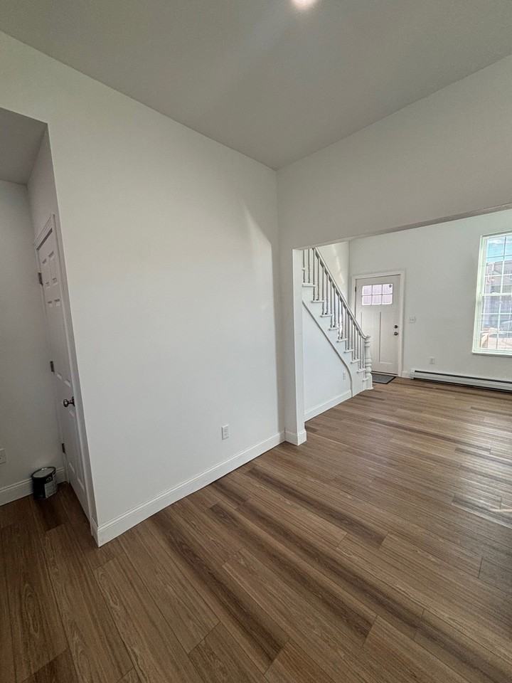 20 Wallace Ct #1 - Photo 3 of 23