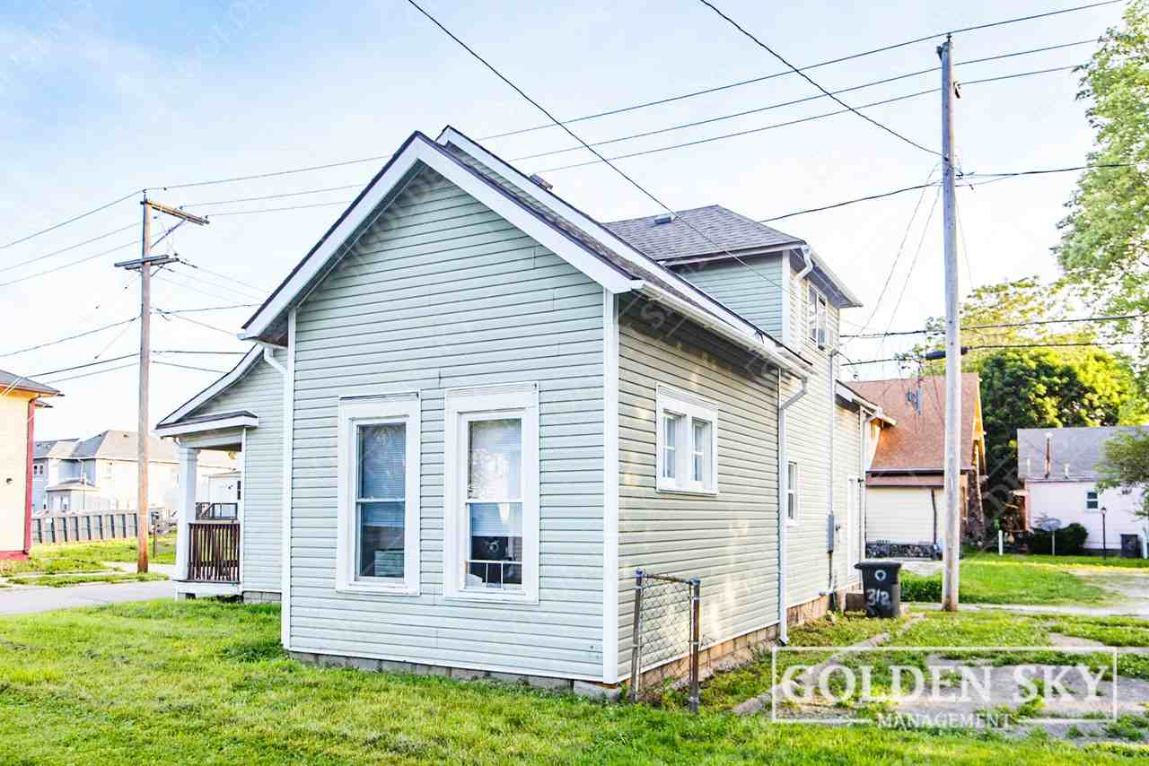 312 S Gharkey St #1 - Photo 3 of 10