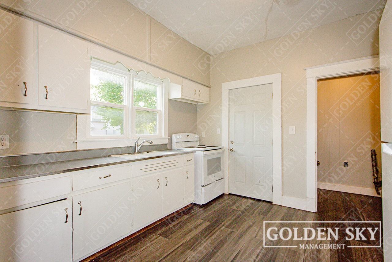 312 S Gharkey St #1 - Photo 6 of 10