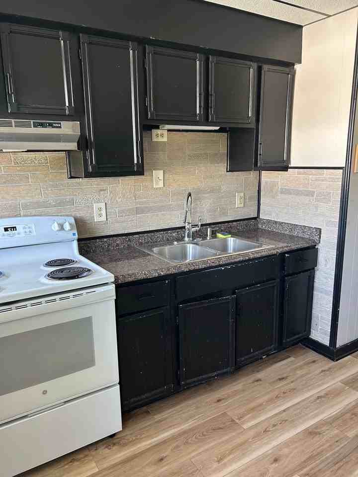 609 Adams St #1 - Photo 6 of 7