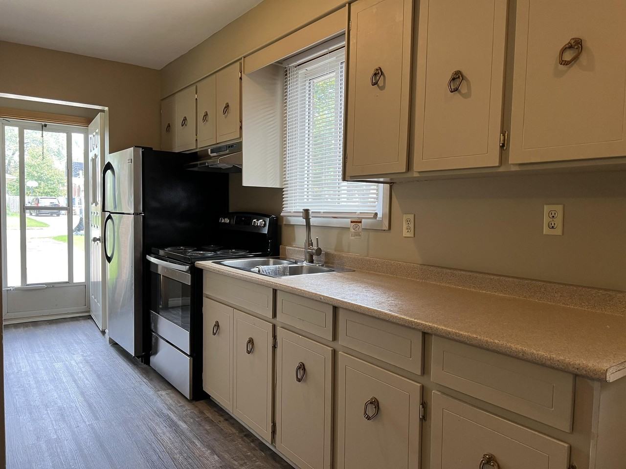 85 Gladstone Ave #1 - Photo 2 of 16