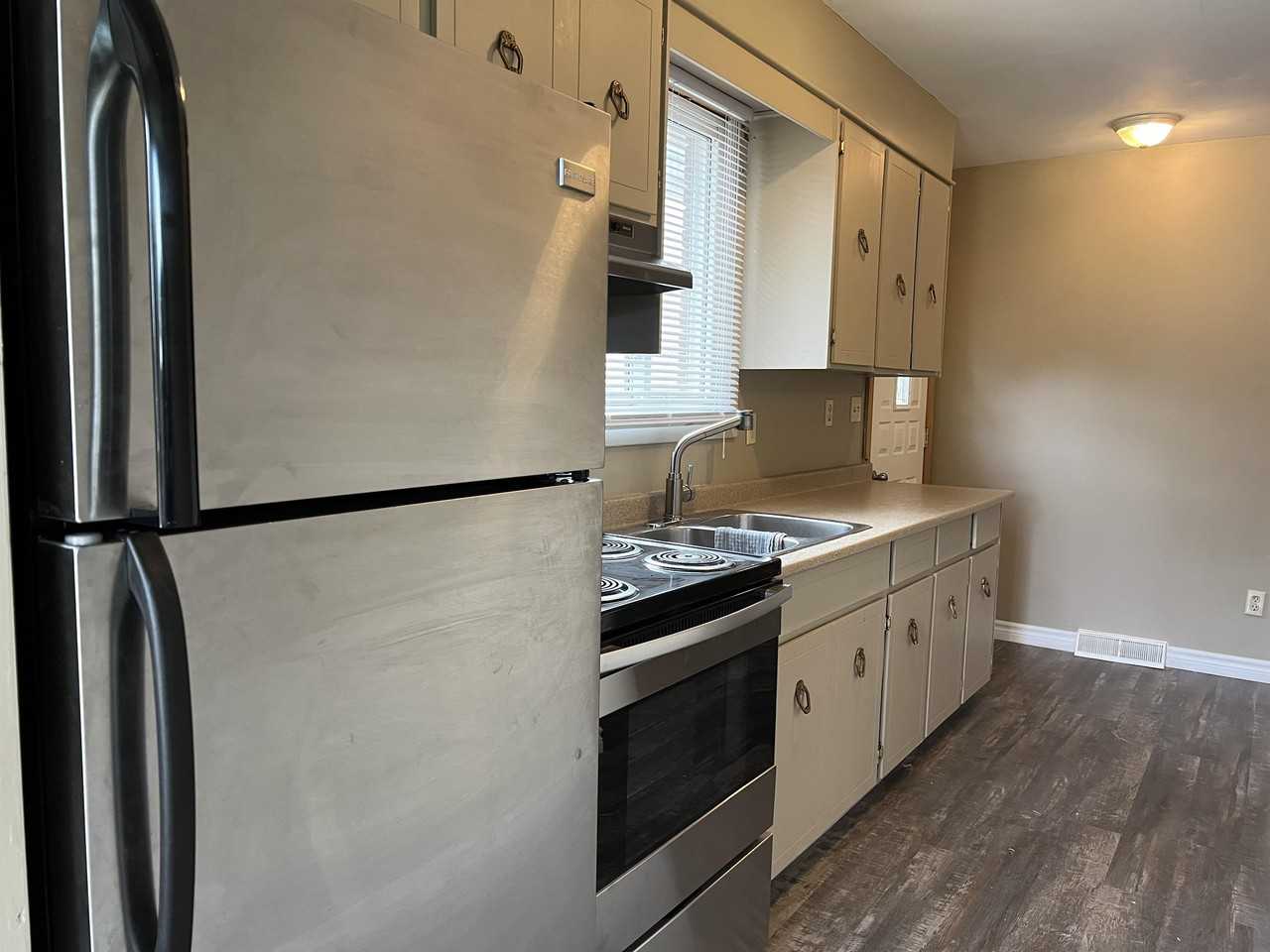 85 Gladstone Ave #1 - Photo 3 of 16