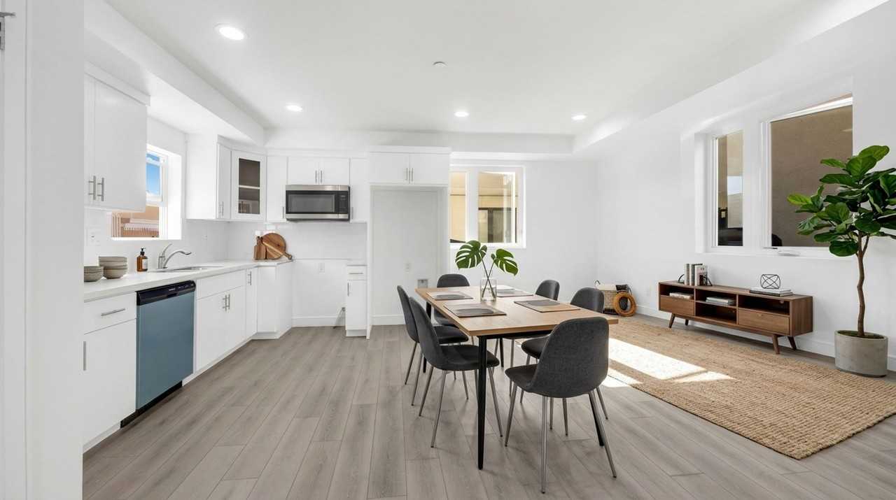 1158 W. 38th St - Photo 4 of 50