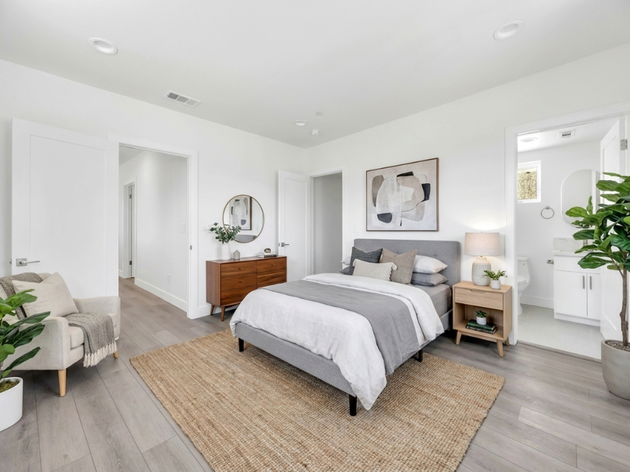 1158 W. 38th St - Photo 7 of 50