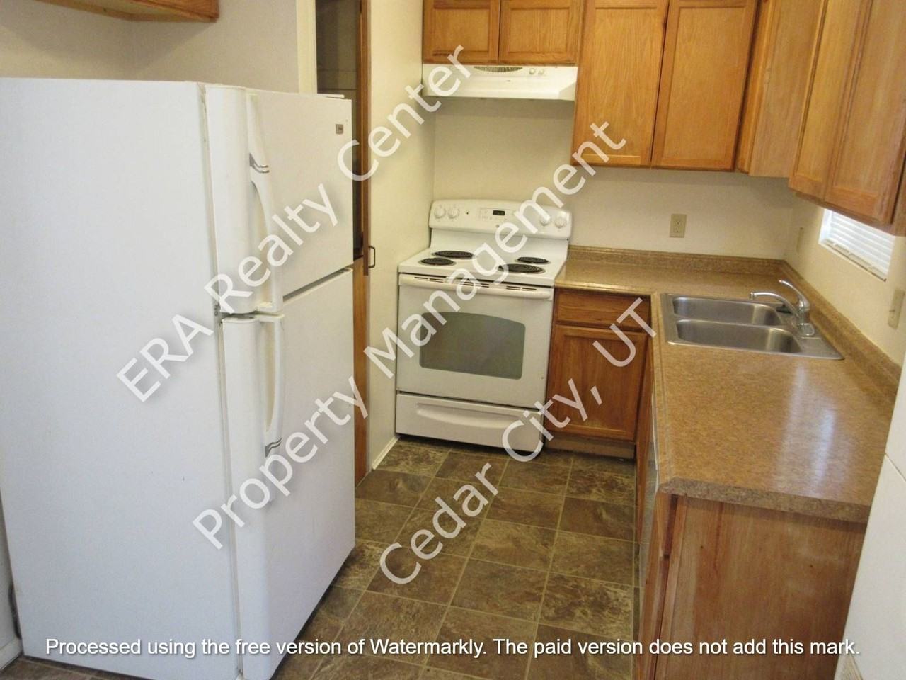 303 N 400 W - Photo 4 of 11