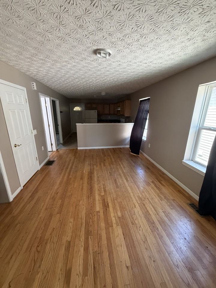 1354 Minnesota Ave #1 - Photo 3 of 11